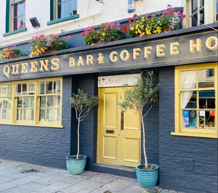 Queens Bar & Coffee House